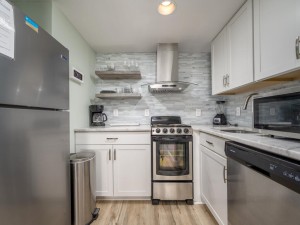 goldensands114-12-kitchen.jpg