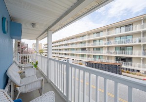 jammer200b-3-balcony.jpg