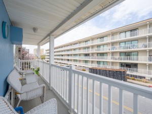 jammer200b-3-balcony.jpg