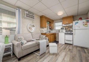 jammer200b-3-living-and-kitchen.jpg