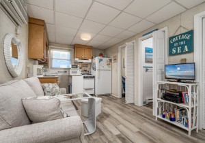 jammer200b-4-living-kitchen.jpg