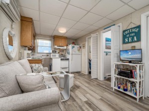 jammer200b-4-living-kitchen.jpg