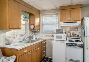 jammer200b-5-kitchen.jpg
