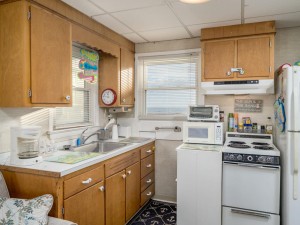 jammer200b-5-kitchen.jpg