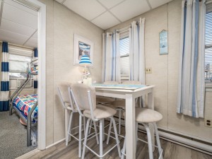 jammer200b-8-dining.jpg