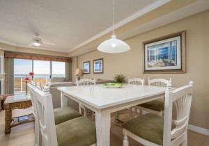 coralseas204-12-dining.jpg
