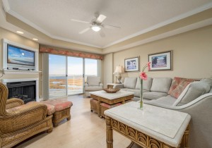 coralseas204-13-living-area.jpg