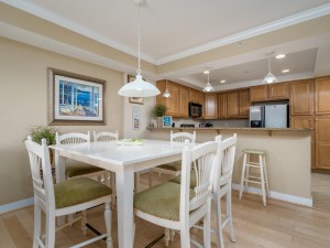 coralseas204-16-dining-area.jpg