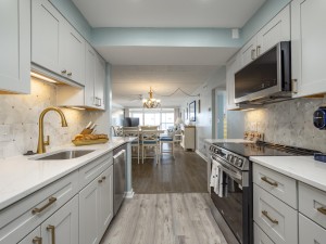 englishtower503-13n-kitchen.jpg