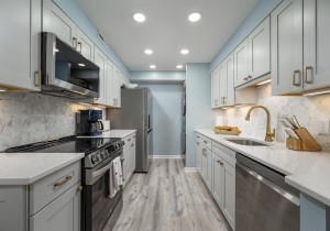 englishtower503-14n-kitchen.jpg