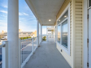 keylargo301-27-balcony.jpg