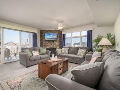 belmare201-16-living-area.jpg