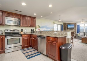 belmare201-18-kitchen.jpg
