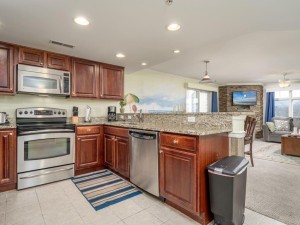 belmare201-18-kitchen.jpg