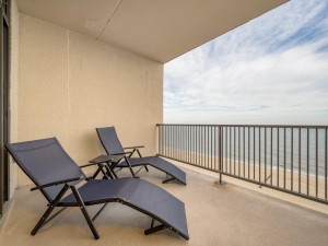 hpn-13h-7-balcony.jpg