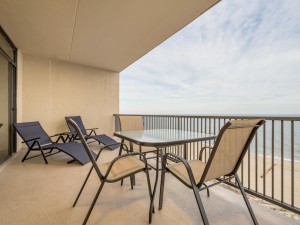 hpn-13h-8-balcony.jpg
