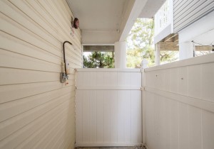 ashorething8a-18-outside-shower.jpg