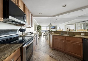 oceansmist302-11-kitchen.jpg