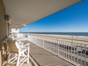 oceansmist302-4-balcony.jpg