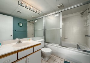 oceanone105-15-primary-bath.jpg