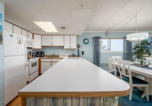 oceanone105-7-kitchen.jpg
