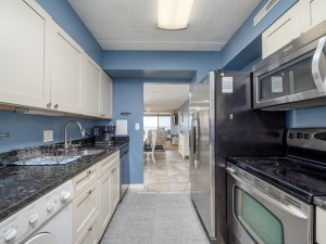 englishtowers803-10-kitchen.jpg