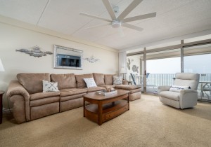 englishtowers803-7-living-area.jpg