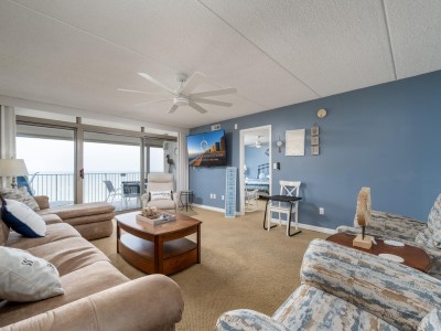 englishtowers803-9-living-area.jpg
