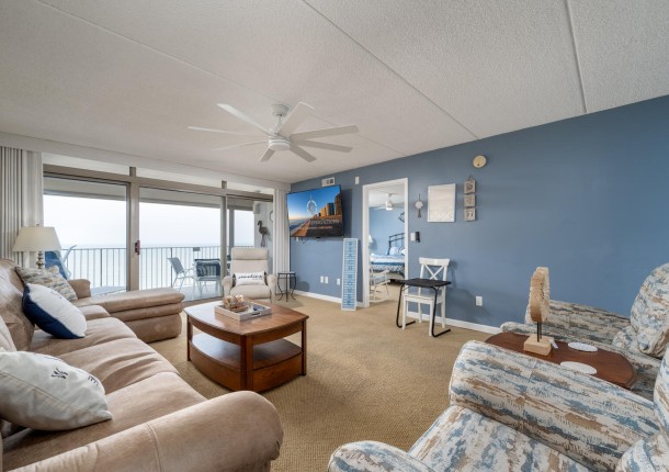 englishtowers803-9-living-area.jpg