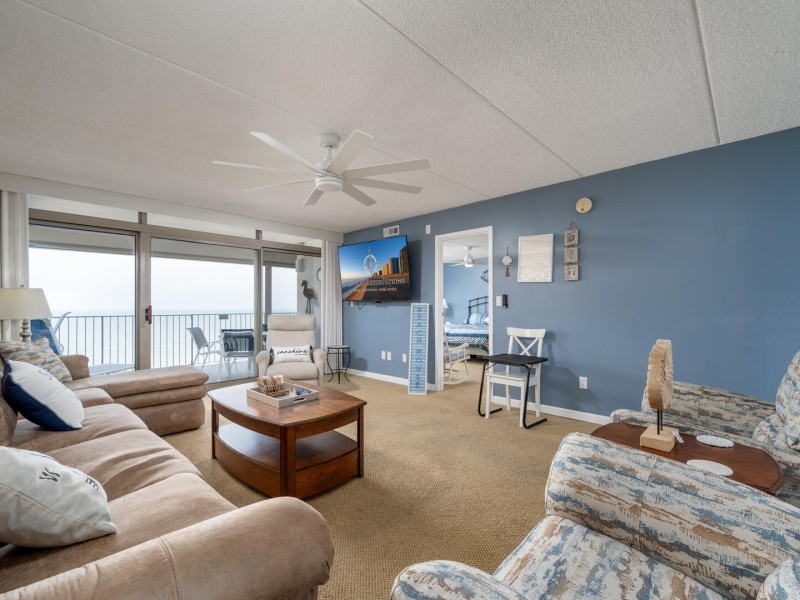 englishtowers803-9-living-area.jpg