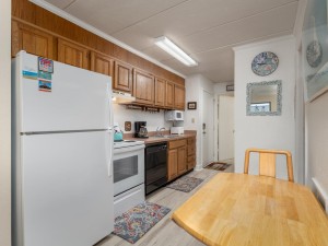 eastwinds201w-10-kitchen.jpg