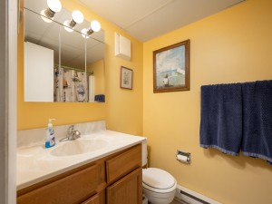 eastwinds201w-11-full-bath.jpg