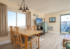 eastwinds201w-14-dining-area.jpg