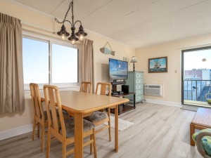 eastwinds201w-14-dining-area.jpg