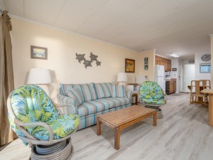 eastwinds201w-16-living-area.jpg
