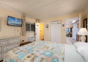 eastwinds201w-7-bedroom.jpg