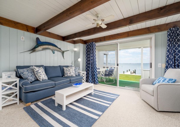 bayshore18-14-living-area.jpg
