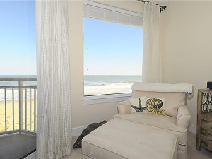 3030407-010-primary-bedroom-owner.jpg