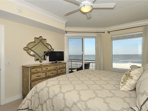 3030407-011-primary-bedroom-owner.jpg