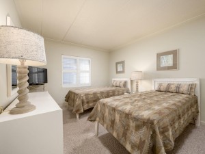 waikiki301-15-bedroom-2.jpg