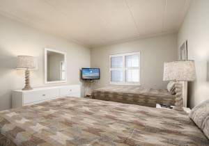 waikiki301-16-bedroom-2.jpg