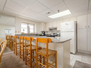 waikiki301-9-kitchen.jpg