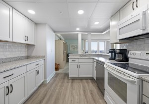 capri802-10-kitchen.jpg