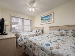 chateaux84-13-bedroom-2.jpg