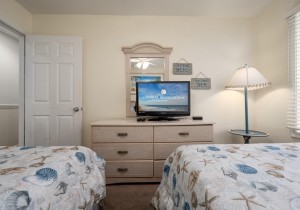 chateaux84-14-bedroom-2.jpg