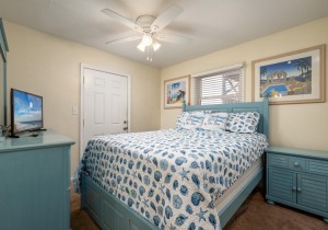 chateaux84-15-primary-bedroom.jpg