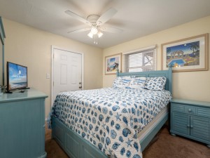 chateaux84-15-primary-bedroom.jpg