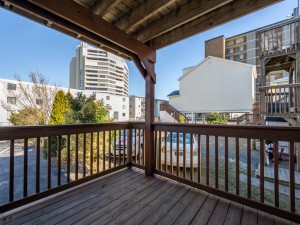 chateaux84-5-deck.jpg