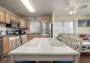 chateaux84-7-dining-kitchen.jpg