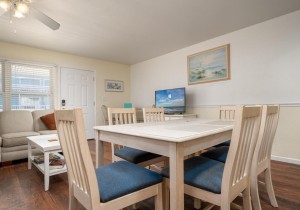 chateaux84-9-dining-area.jpg
